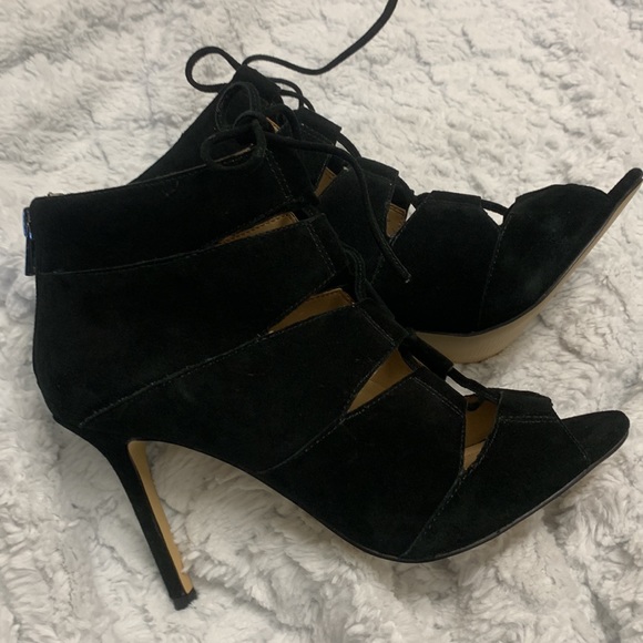 Ann Taylor Black suede, Size 8 high heel lace-up shoes w/zip Never worn🖤 - Picture 3 of 16